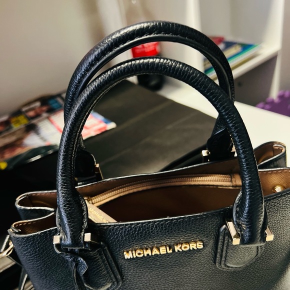 AUTHENTIC MICHAEL KORS LEATHER - Picture 2 of 10